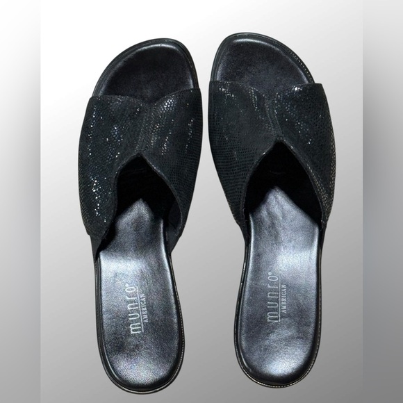 Munro American Walking Wedge Size 10 in Black - Picture 2 of 16